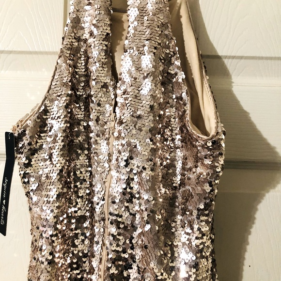 ***SOLD** SOLD***SEQUINS NWT Gold sequins dress, sleeveless peep hole SIZE: 3 - Picture 5 of 10